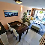 Beautiful 2 Bedroom 2 Bathroom Sea View, Free Parking