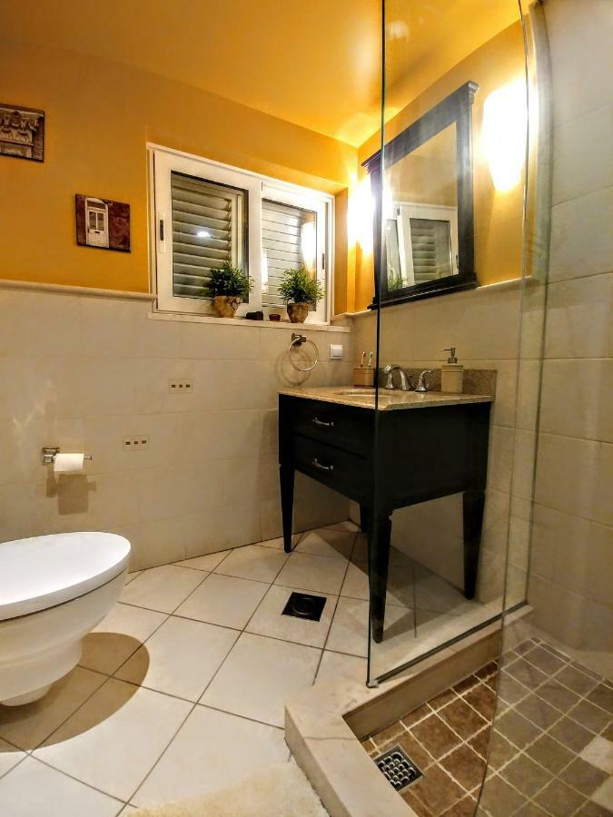 Leilighet Beautiful 2 Bedroom 2 Bathroom Sea View, Free Parking *