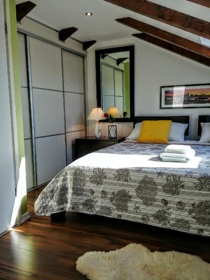 Beautiful 2 Bedroom 2 Bathroom Sea View, Free Parking Leilighet *