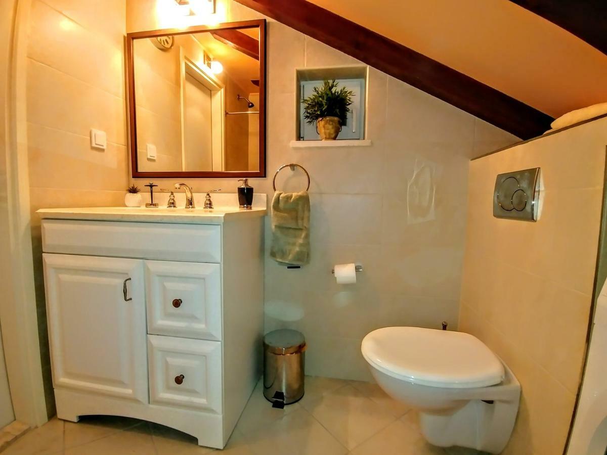 Beautiful 2 Bedroom 2 Bathroom Sea View, Free Parking Leilighet *