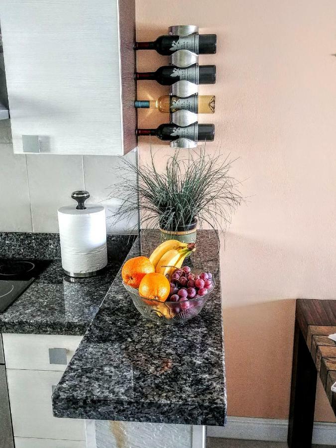 Leilighet Beautiful 2 Bedroom 2 Bathroom Sea View, Free Parking *